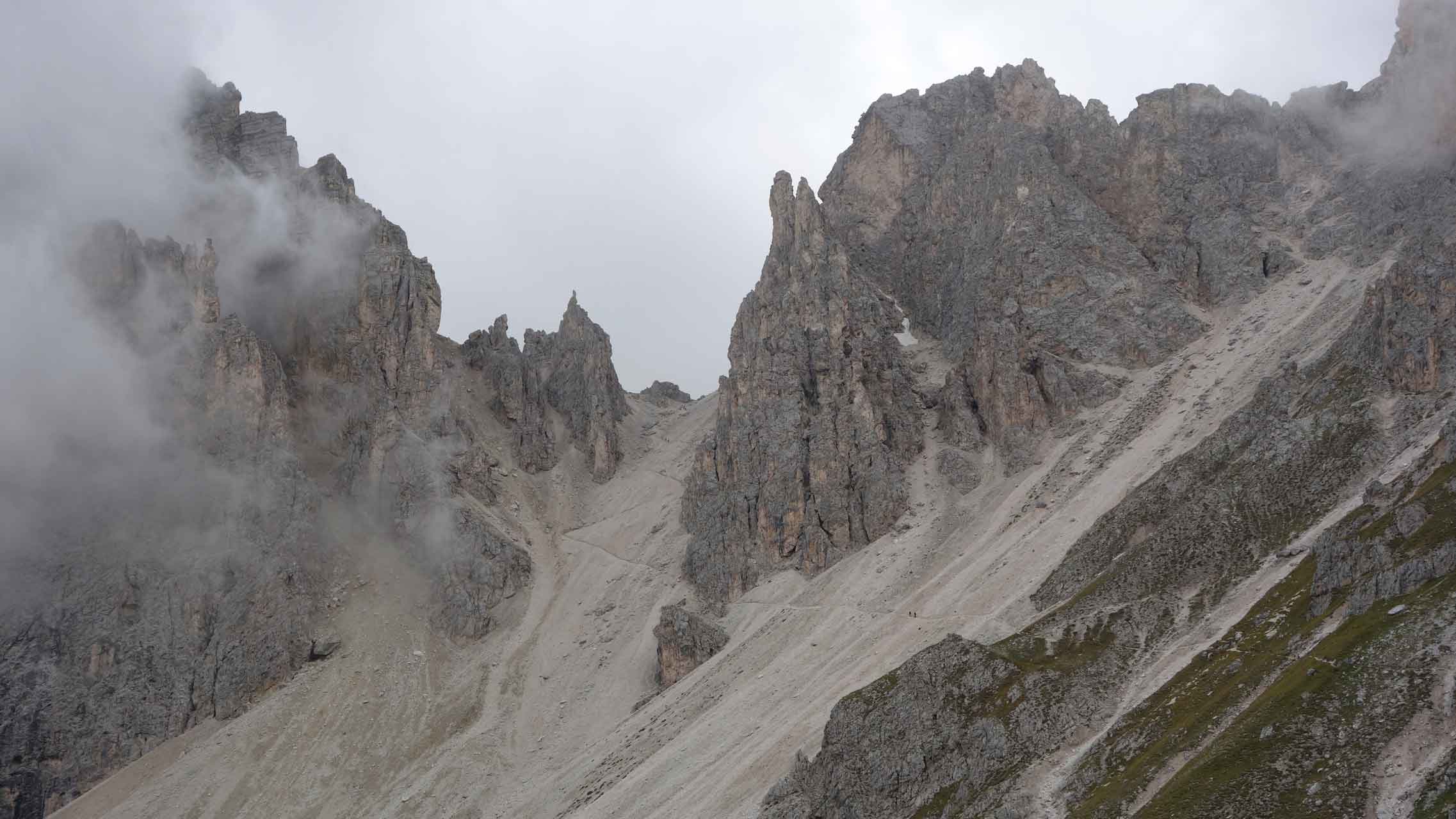 Durchstieg über die Roa-Scharte auf dem Weg von der Schlüter- zur Puezhütte