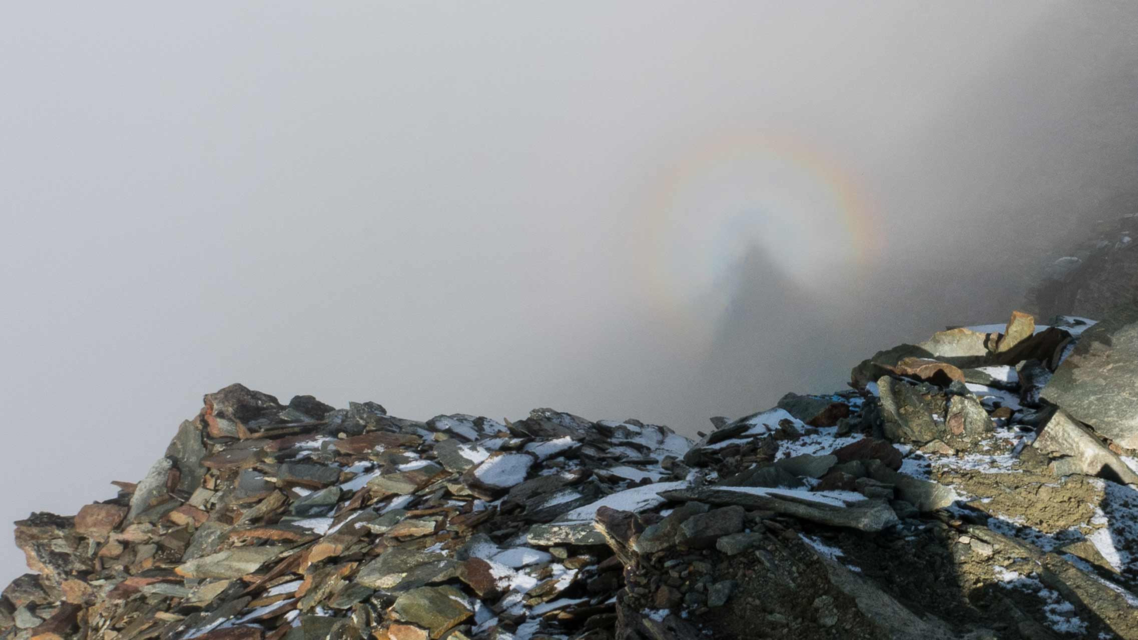 Wunderbares Halo im Nebel am Feechopf